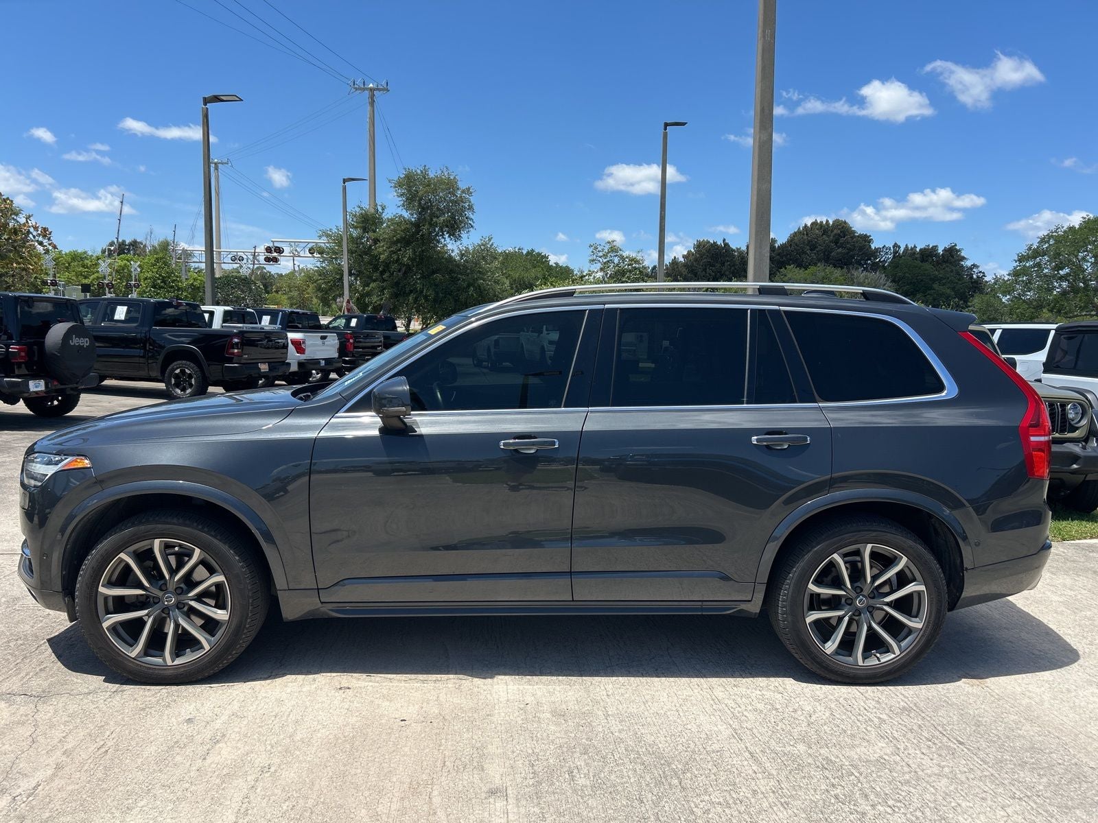 2017 Volvo XC90 T6 Momentum