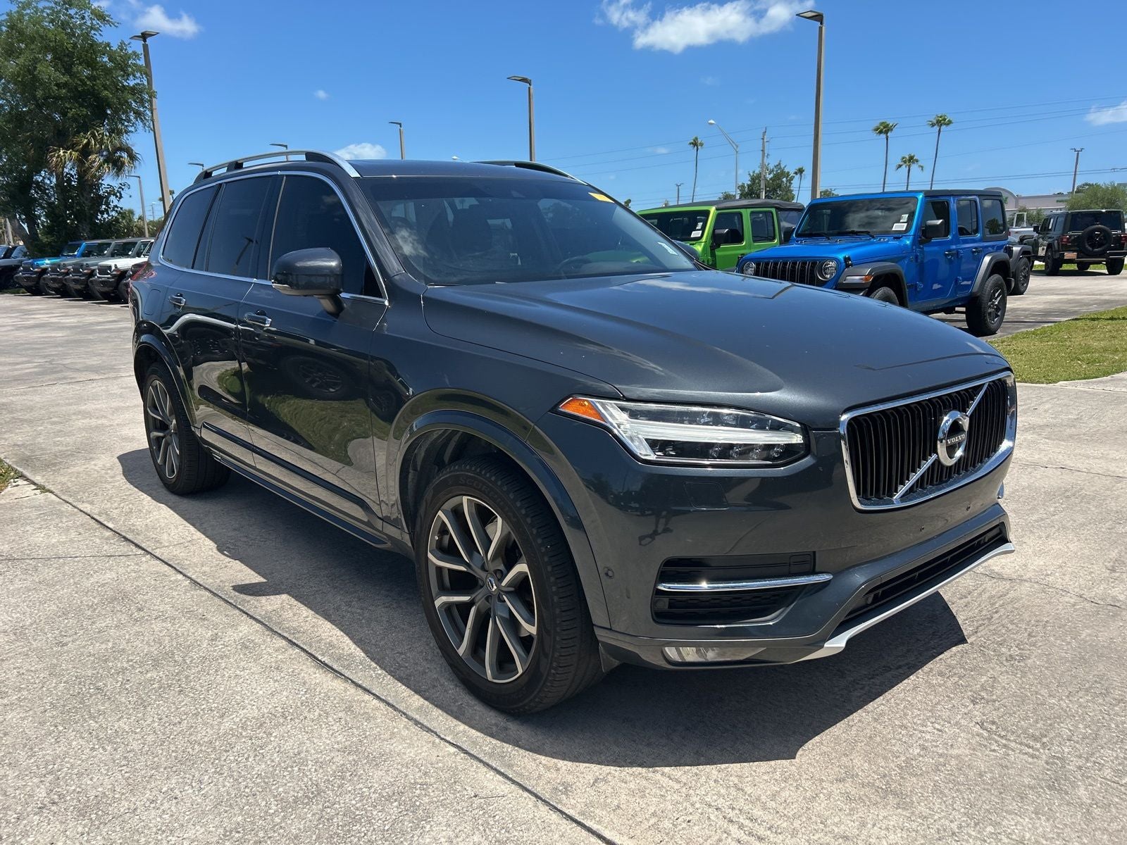 2017 Volvo XC90 T6 Momentum
