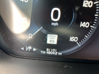 2017 Volvo XC90 T6 Momentum