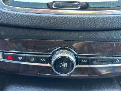 2017 Volvo XC90 T6 Momentum