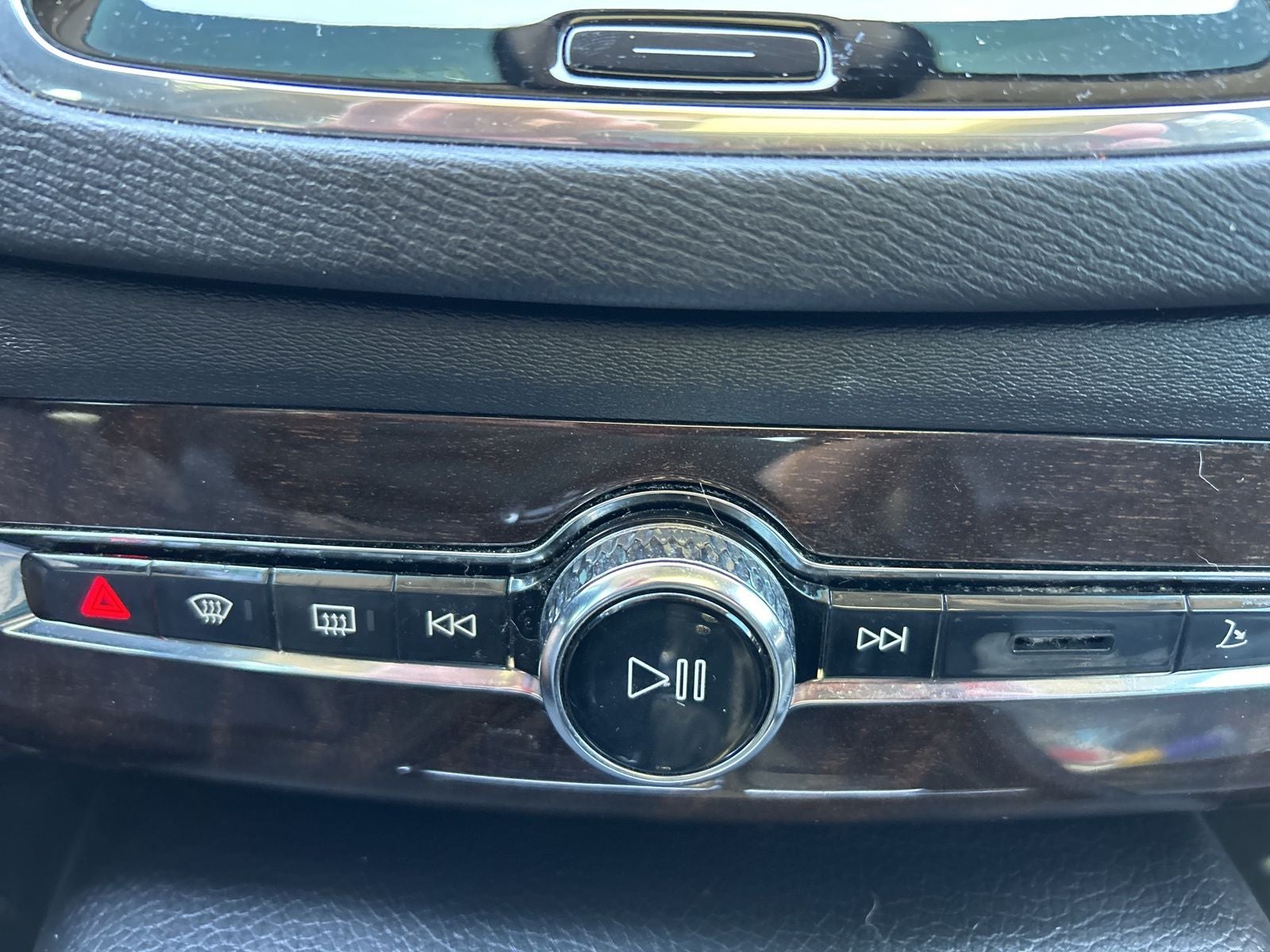 2017 Volvo XC90 T6 Momentum