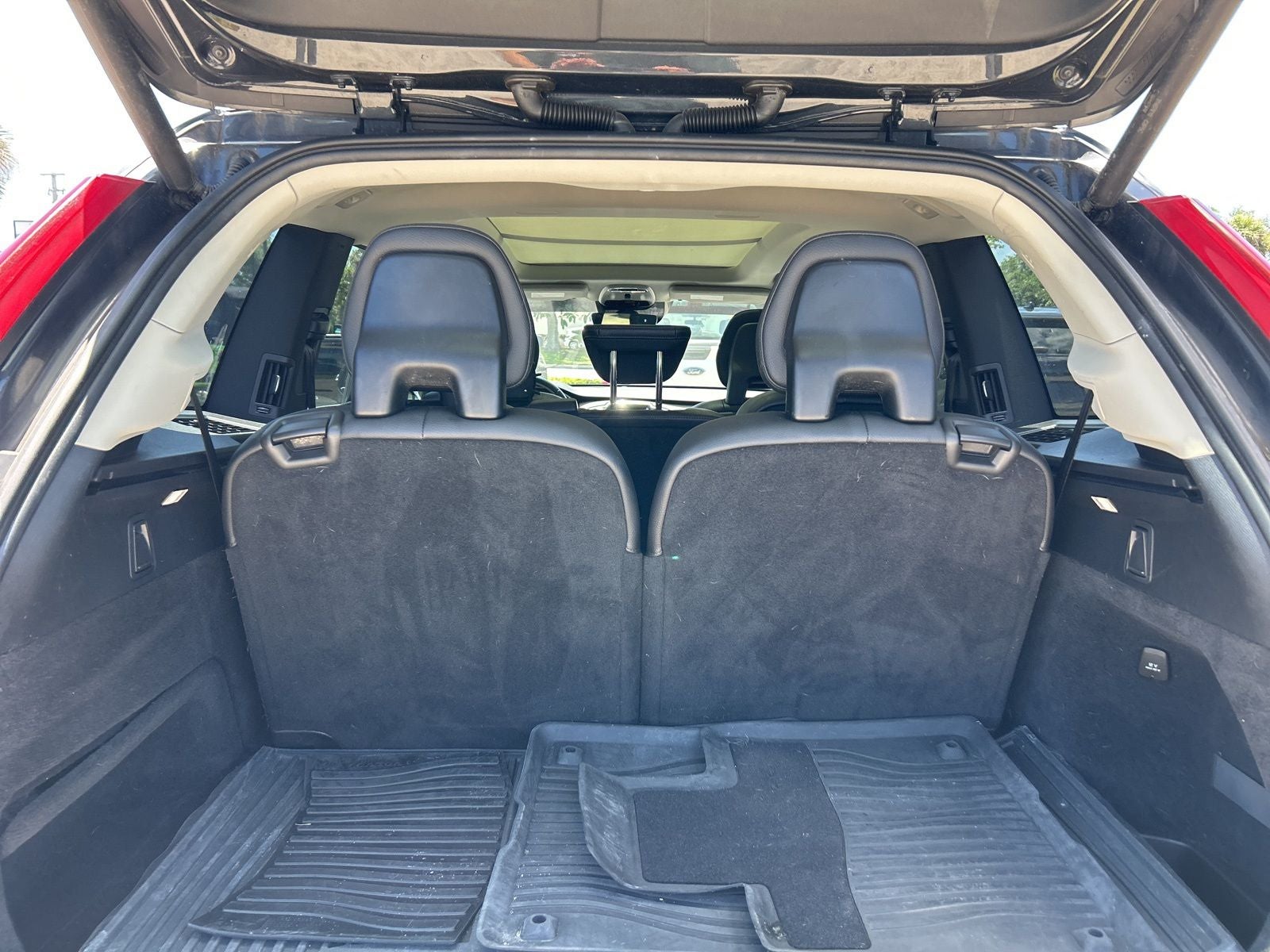 2017 Volvo XC90 T6 Momentum