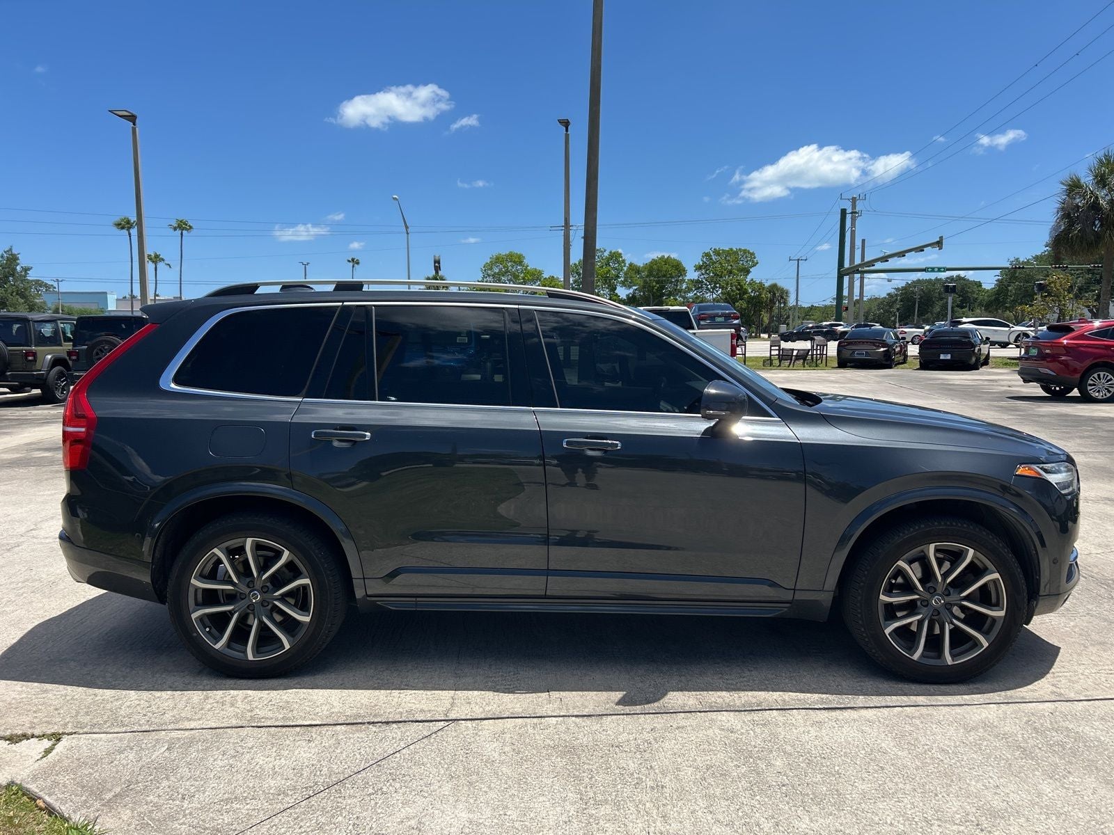 2017 Volvo XC90 T6 Momentum