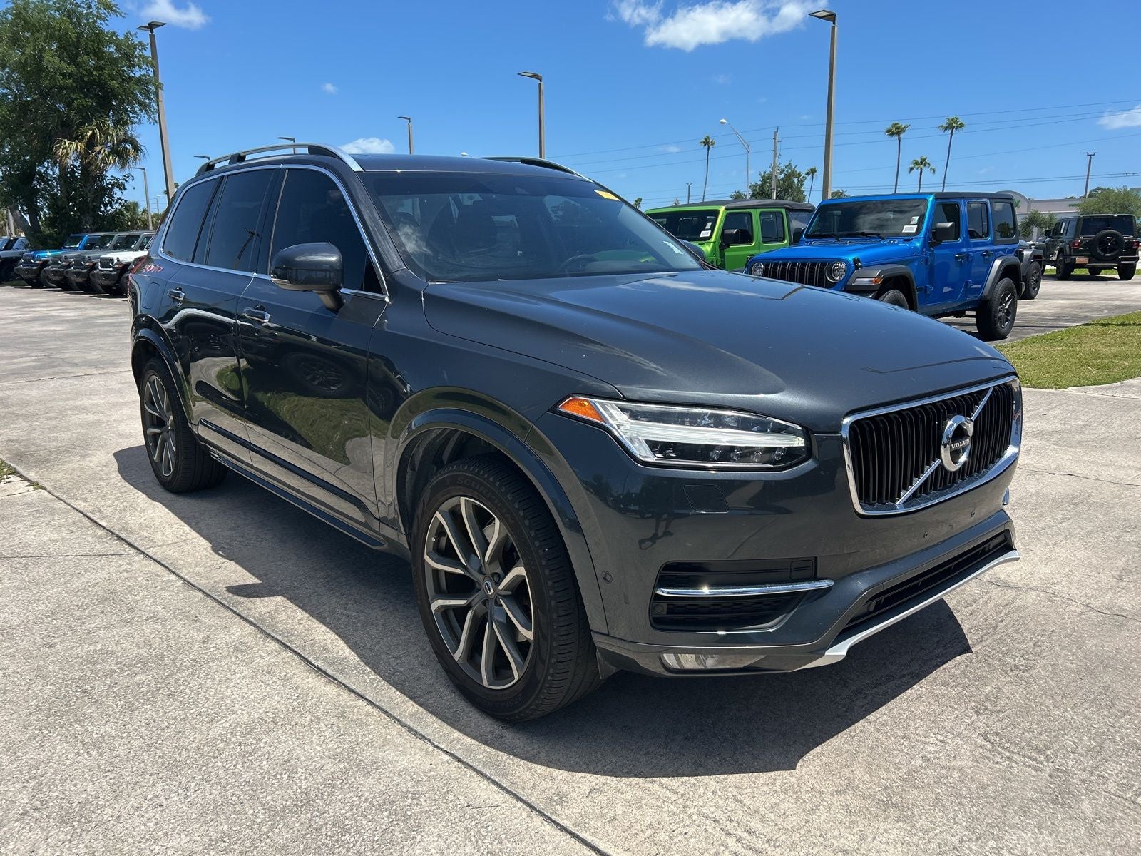 2017 Volvo XC90 T6 Momentum